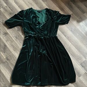 Elegant Dark Green Velvet Dress